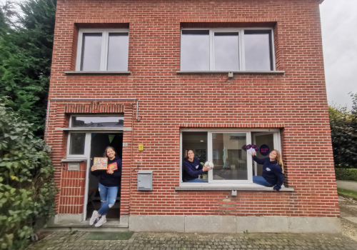 Overkophuis met jongeren - formaat voor website (vergroot foto)